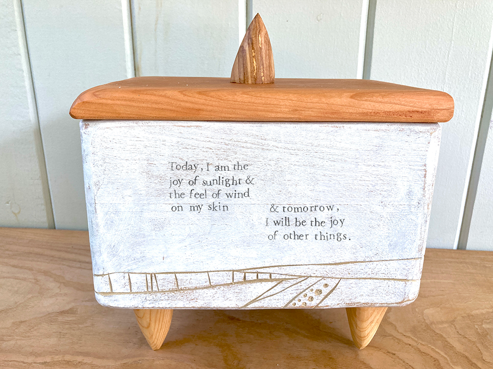 story keeper: box with lid