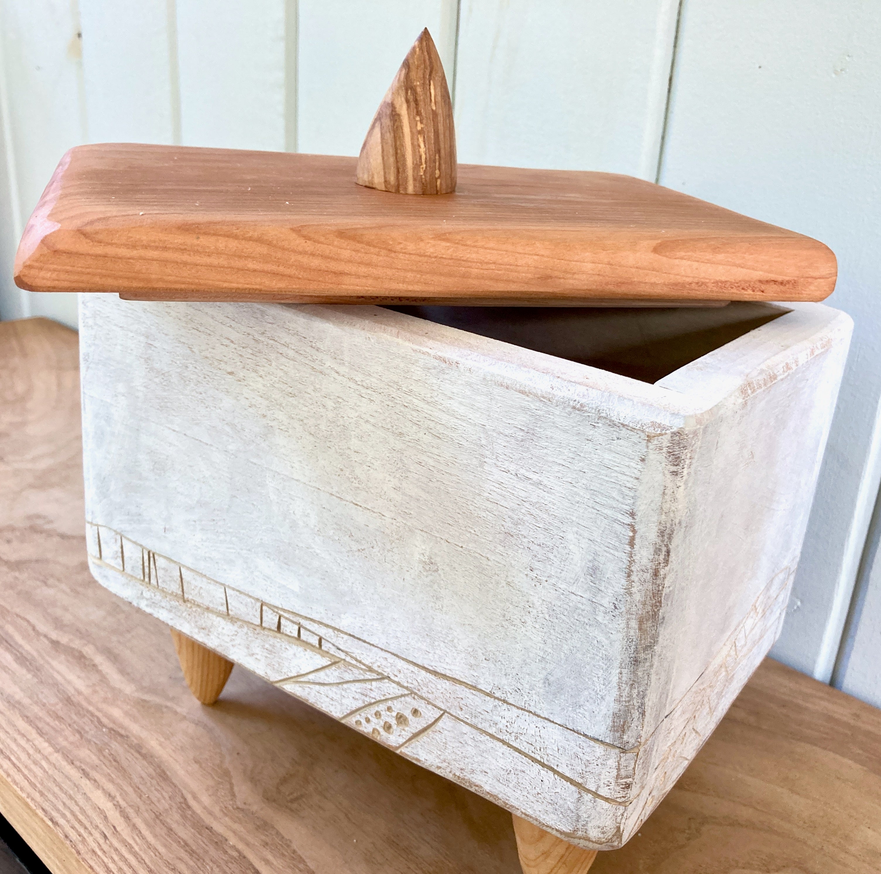 story keeper: box with lid